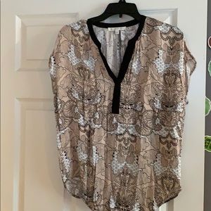 Flows flattering top